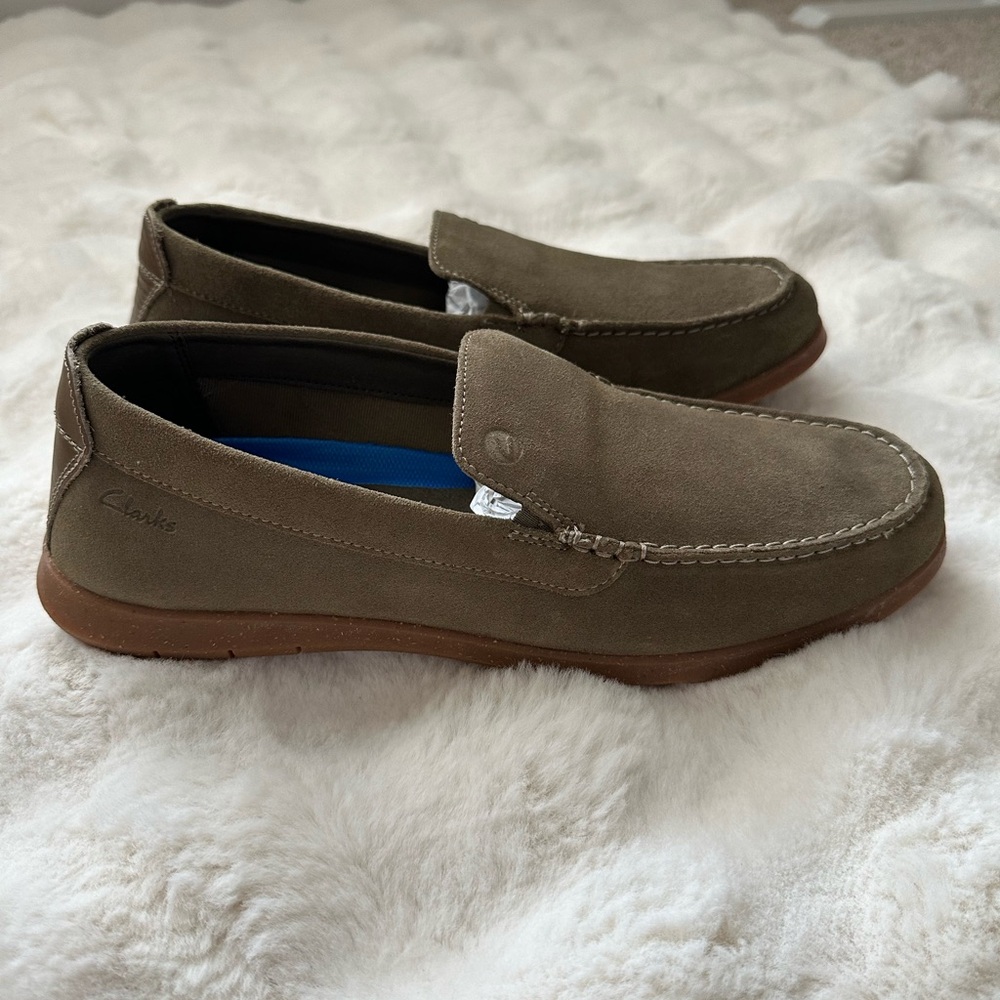 NWT Clarks Men's Flexway Step Olive Suede Slip-On Loafers- 10 M